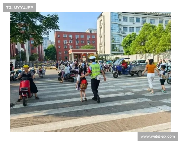郑州交警加强校园周边交通整治行动助力学生安全出行保障新学期顺利开学 郑州交警加强校园周边交通整治行动助力学生安全出行保障新学期顺利开学